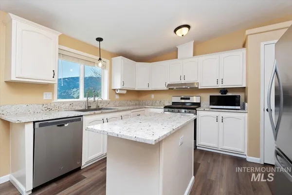 $575,000 | 15 Granite Basin Road, Garden Valley, ID 83622
