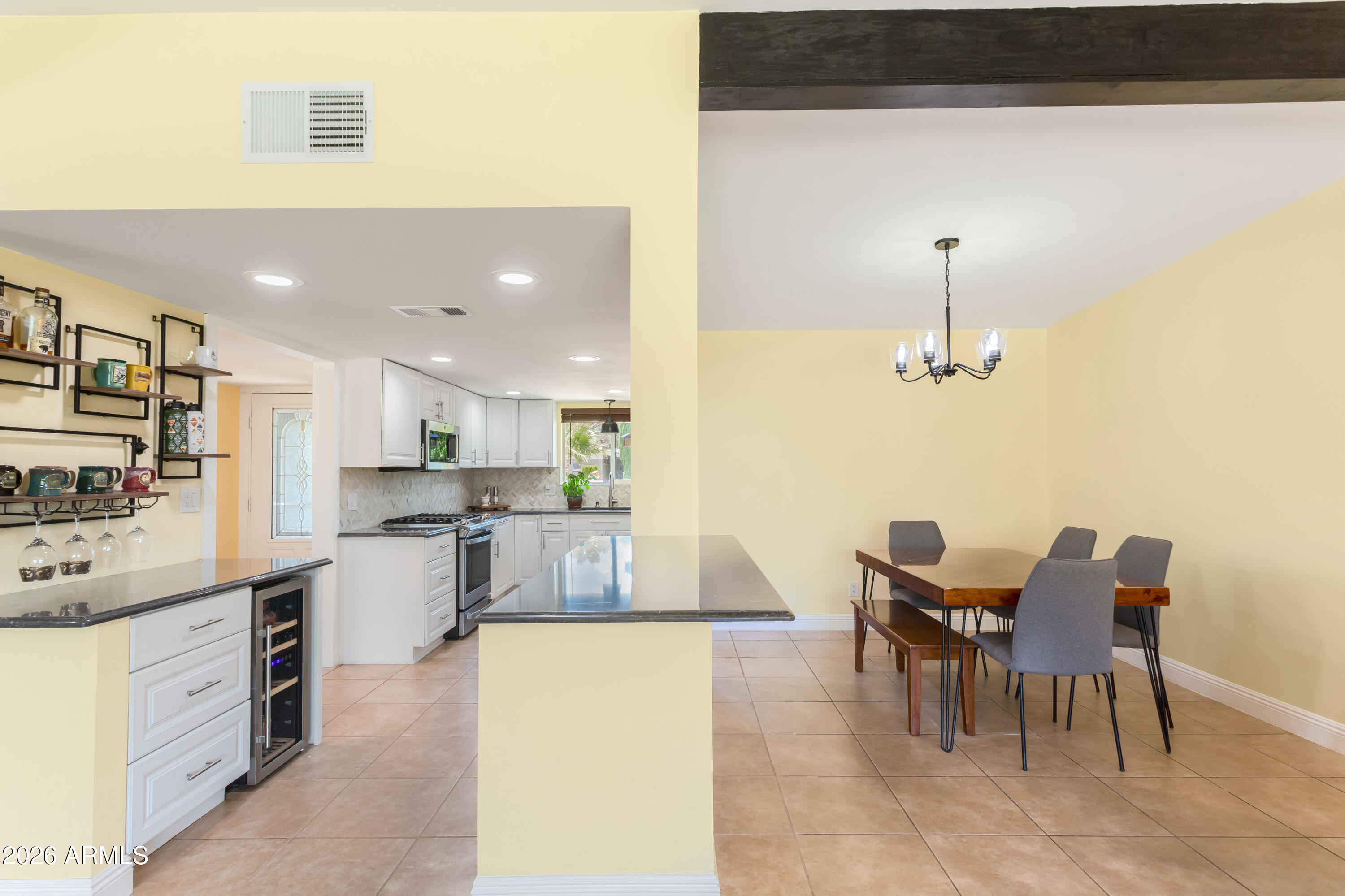 805 Suffolk Road Sierra Vista, AZ 85635 - Photo 21 of 49 dining and kitchen