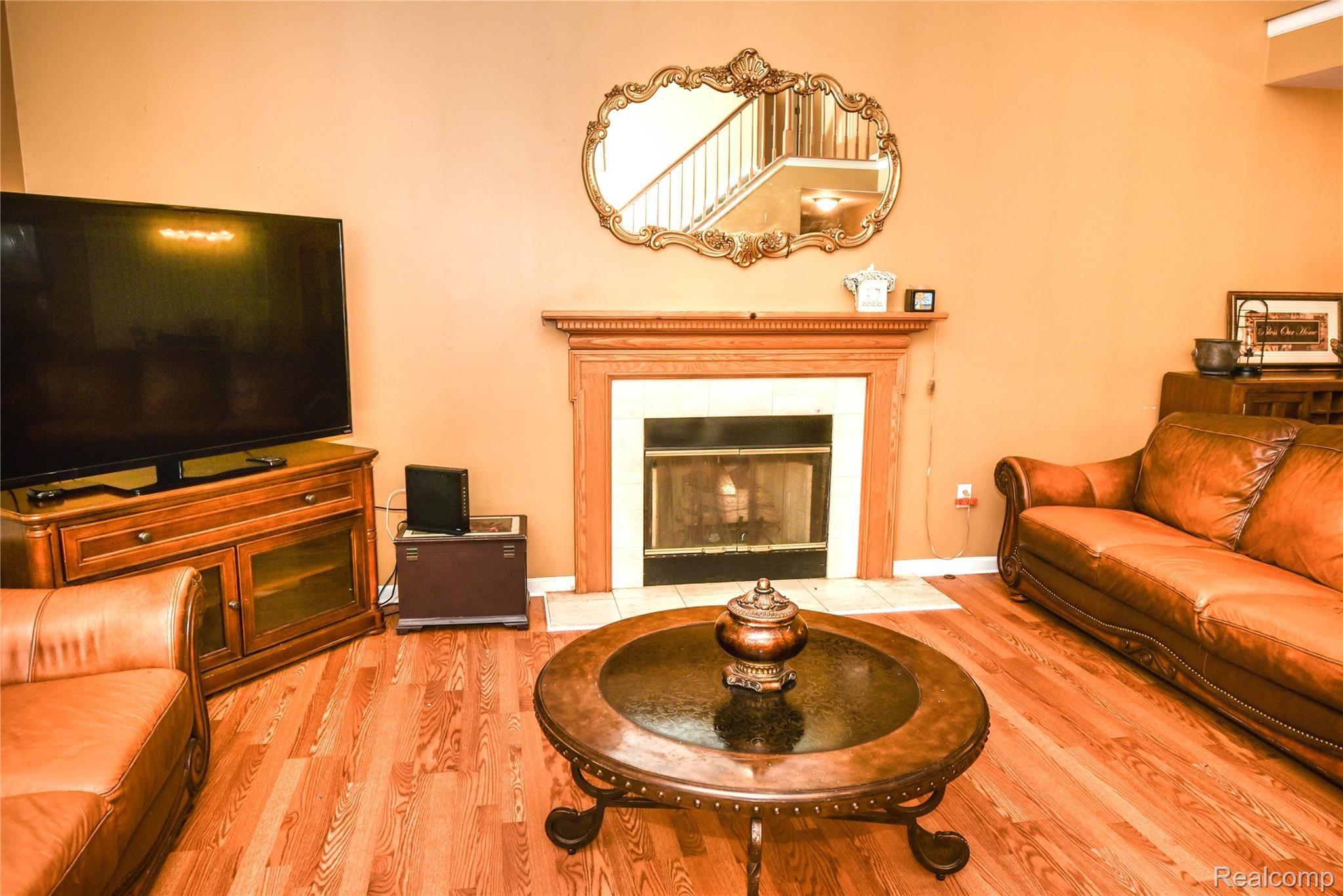 493 Pine Tree Road Lake Orion, MI 48362 - Photo 11 of 63 20210625-WES_2246.jpg