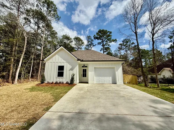 $265,000 | 94176 Bayou Drive, Diamondhead, MS 39525