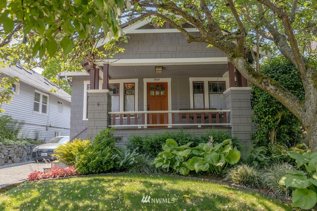 1909 North 47th Street Seattle, WA 98103 - Photo 1 of 39 Gallery Image 1