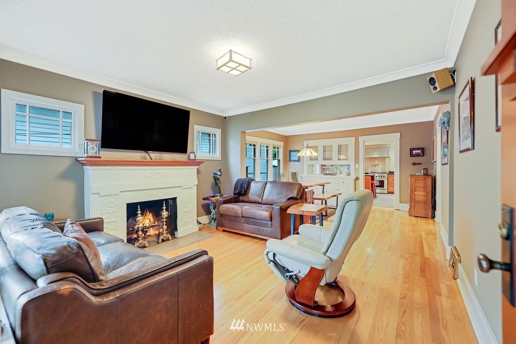 1909 North 47th Street Seattle, WA 98103 - Photo 2 of 39 Gallery Image 2