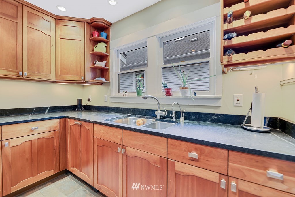 1909 North 47th Street Seattle, WA 98103 - Photo 24 of 39 Gallery Image 24