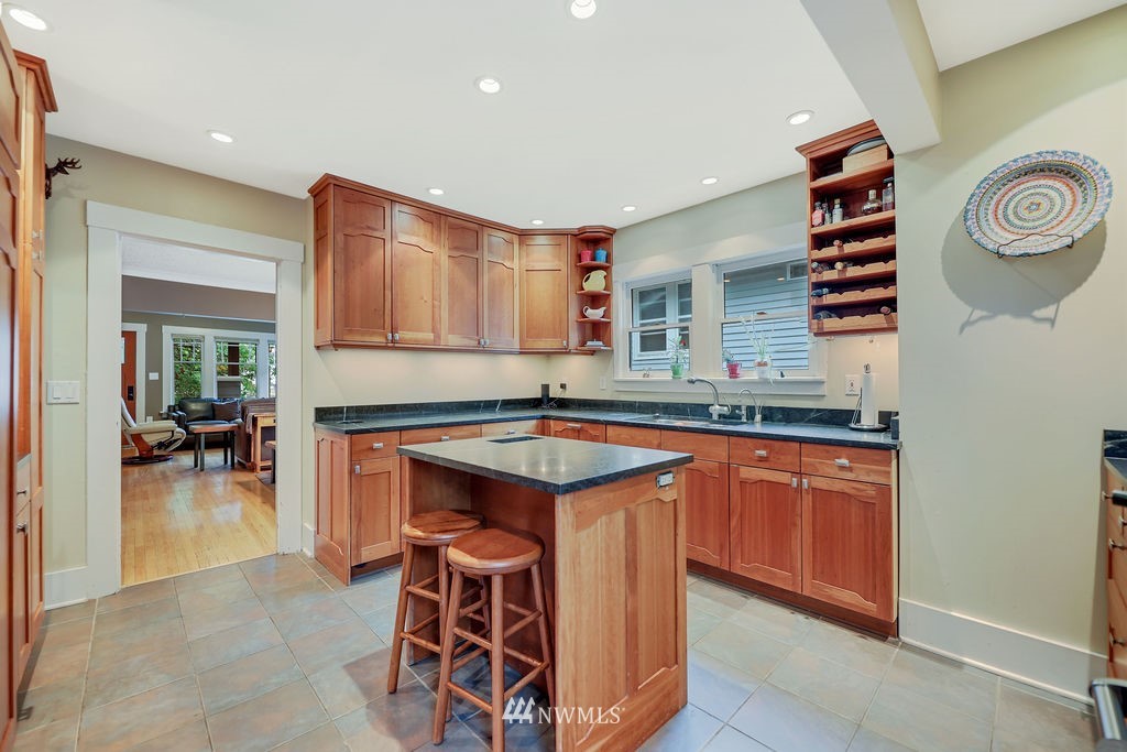 1909 North 47th Street Seattle, WA 98103 - Photo 4 of 39 Gallery Image 4