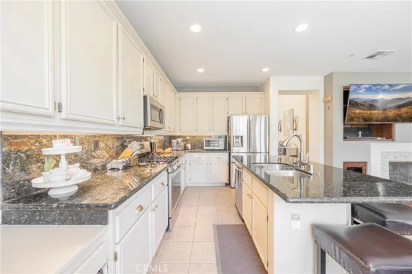 $895,000 | 28692 Placerview Trail, Saugus, CA 91390