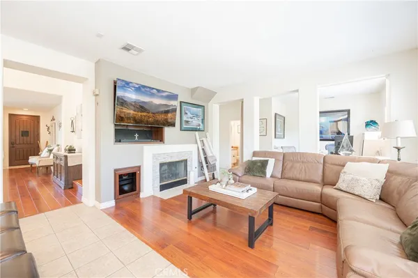 $895,000 | 28692 Placerview Trail, Saugus, CA 91390