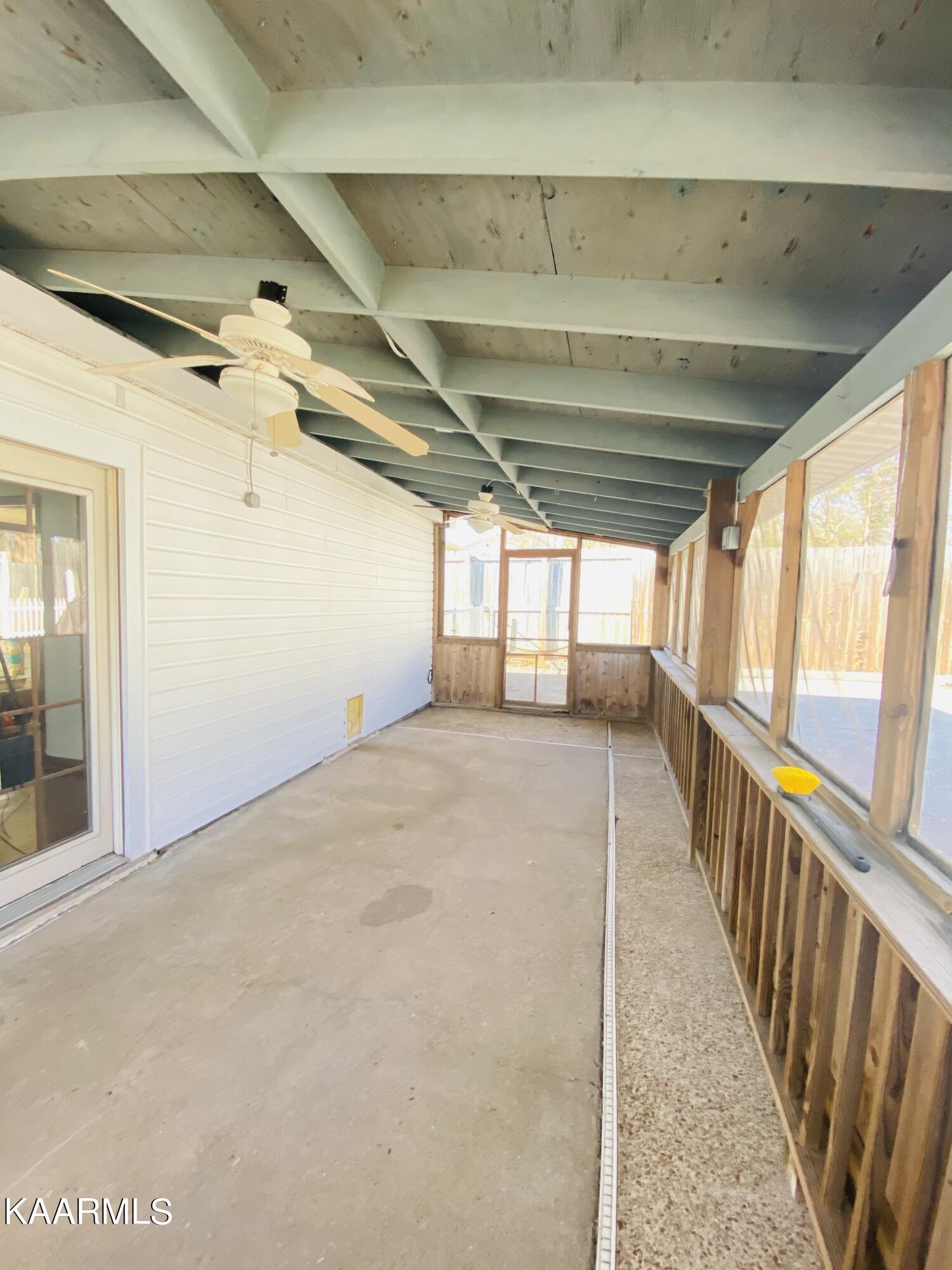 4321 Crestfield Road Knoxville, TN 37921 - Photo 13 of 24 A127FCAB-3719-4B9B-8B6D-E7CD7A9FD144