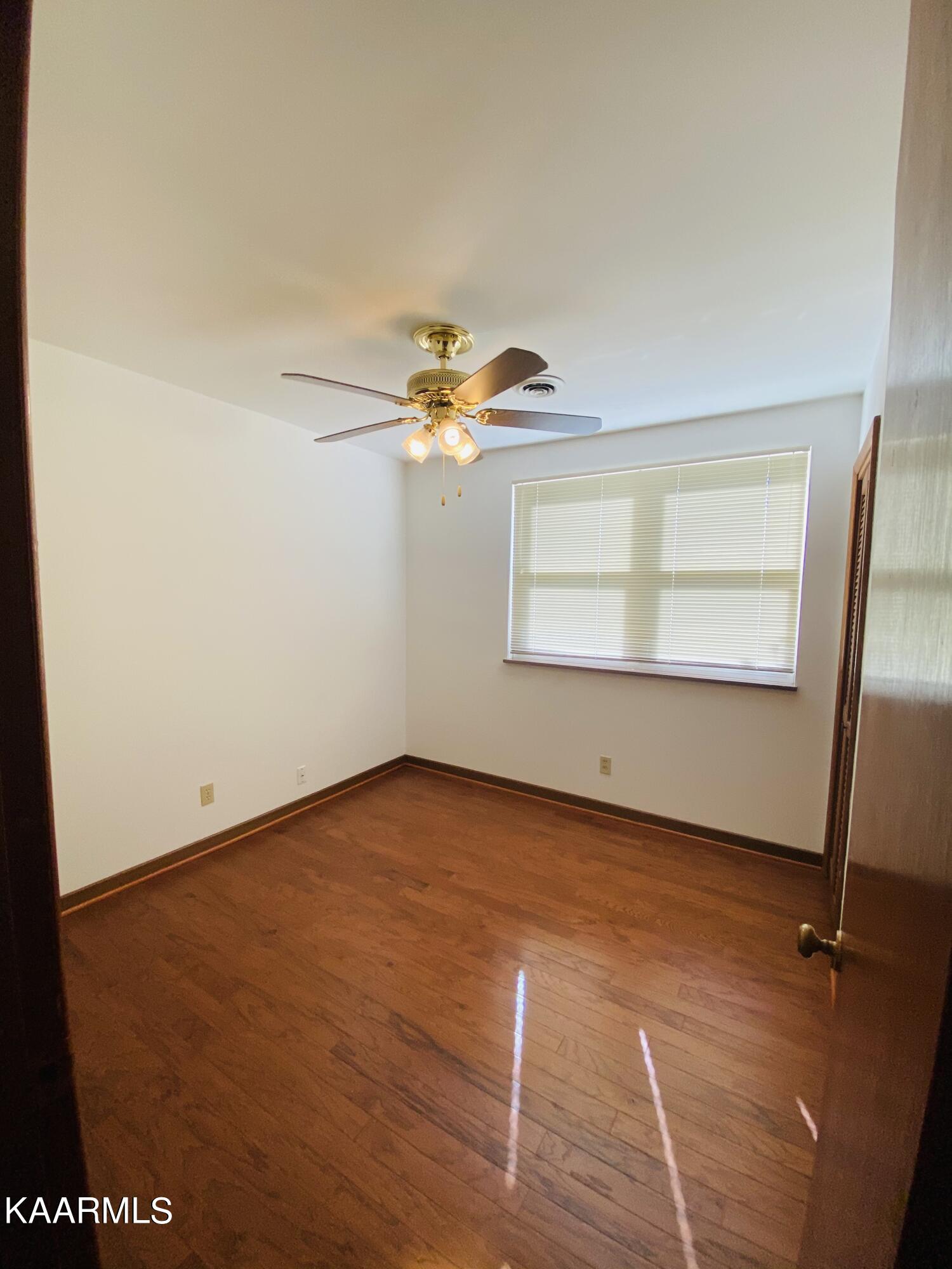 4321 Crestfield Road Knoxville, TN 37921 - Photo 5 of 24 EA6AAFCF-F50C-40A0-9159-A8D6E359E367