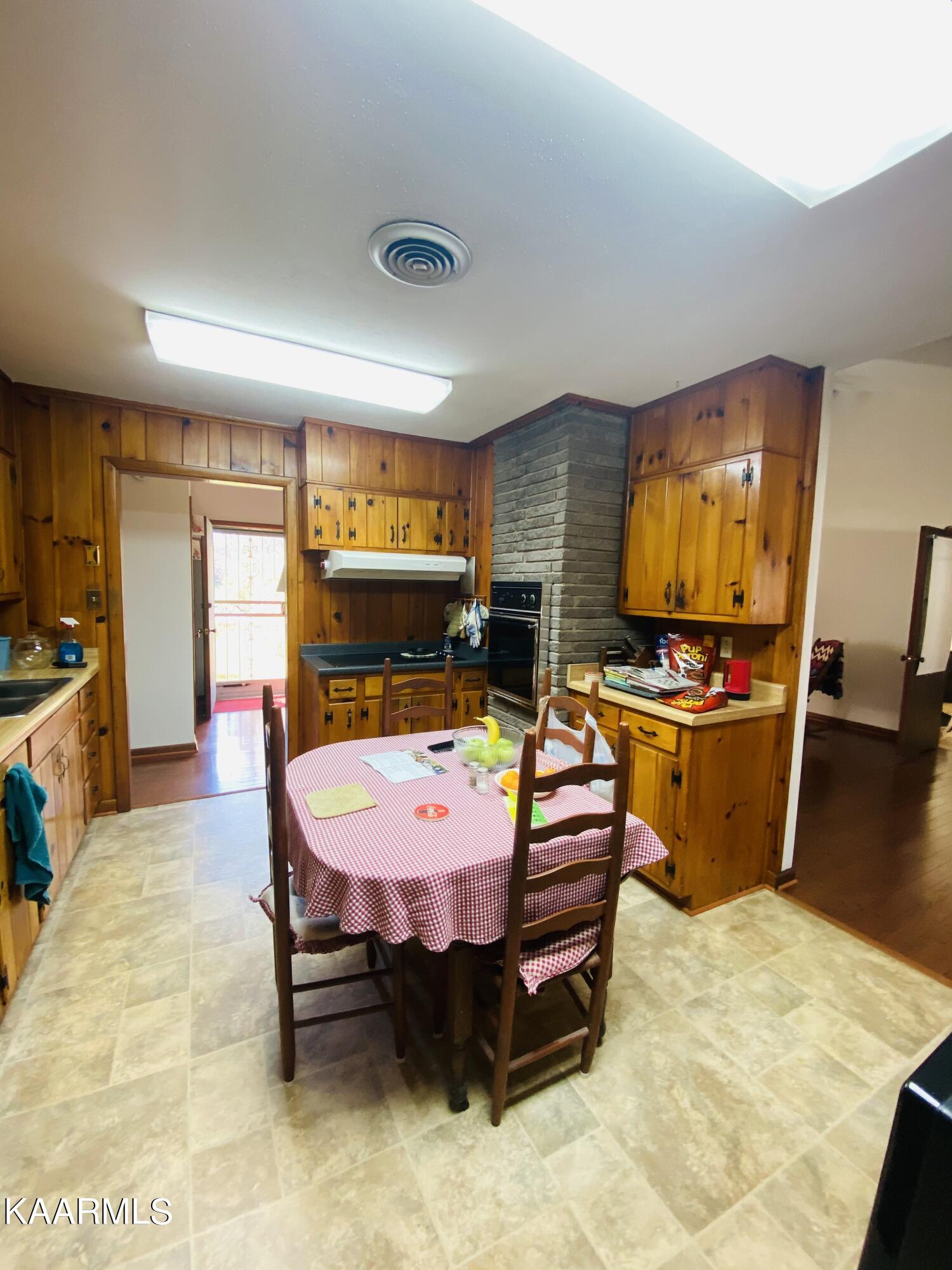 4321 Crestfield Road Knoxville, TN 37921 - Photo 7 of 24 57FF08B1-D879-4335-9399-45F43EA79D56
