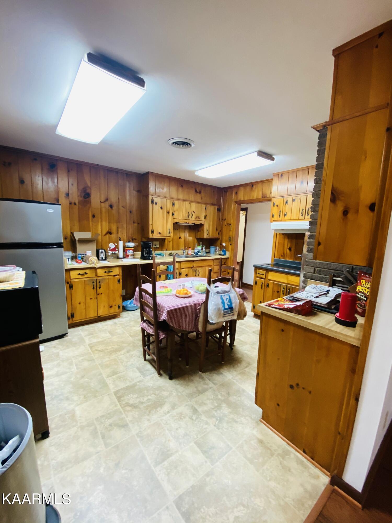 4321 Crestfield Road Knoxville, TN 37921 - Photo 8 of 24 96171EBB-CBCC-44FE-938A-E4FDE75659B0