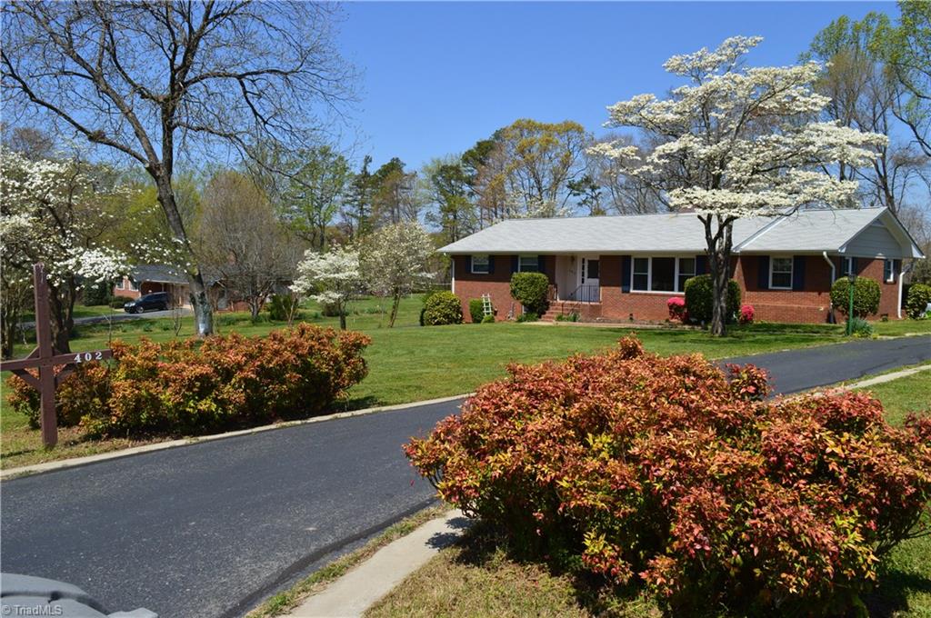 402 Springwood Road Asheboro, NC 27205 - Photo 1 of 21 Paved circle drive.