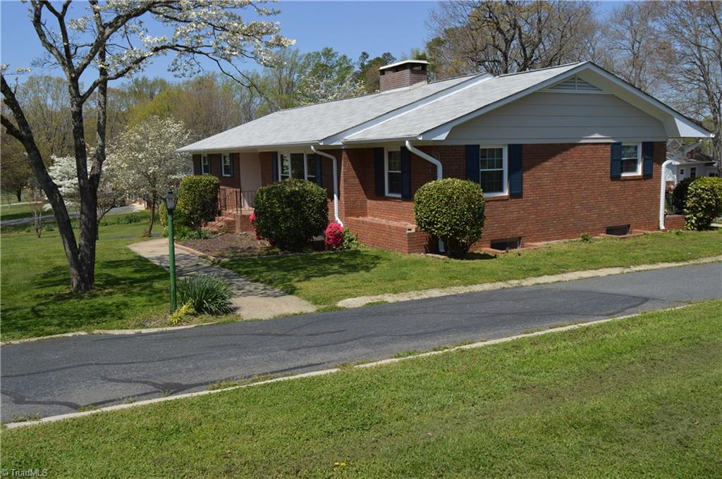402 Springwood Road Asheboro, NC 27205 - Photo 2 of 21 Gallery Image 2