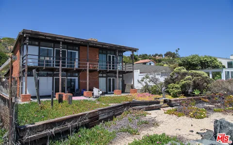 $10,750,000 | 31340 Broad Beach Road, Malibu, CA 90265