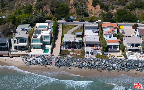 $10,750,000 | 31340 Broad Beach Road, Malibu, CA 90265