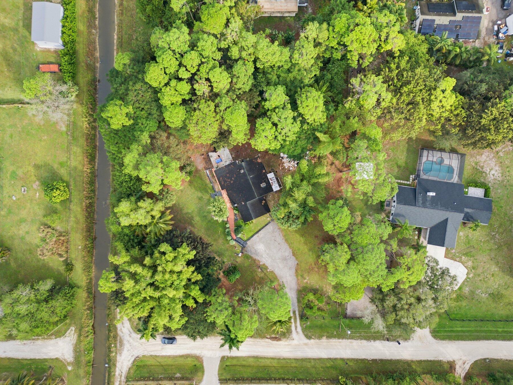 17251 38th Road North Loxahatchee, FL 33470 - Photo 33 of 35 view of a garden with plants