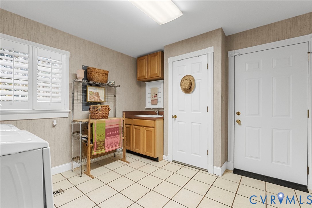 13300 Old Telegraph Road Providence Forge, VA 23140 - Photo 19 of 46 a view of kitchen with furniture stove and refrigerator