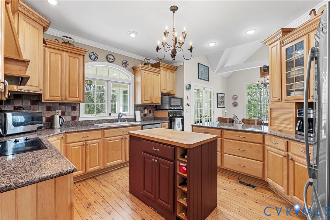 13300 Old Telegraph Road Providence Forge, VA 23140 - Photo 4 of 46 a kitchen with a sink stove and cabinets
