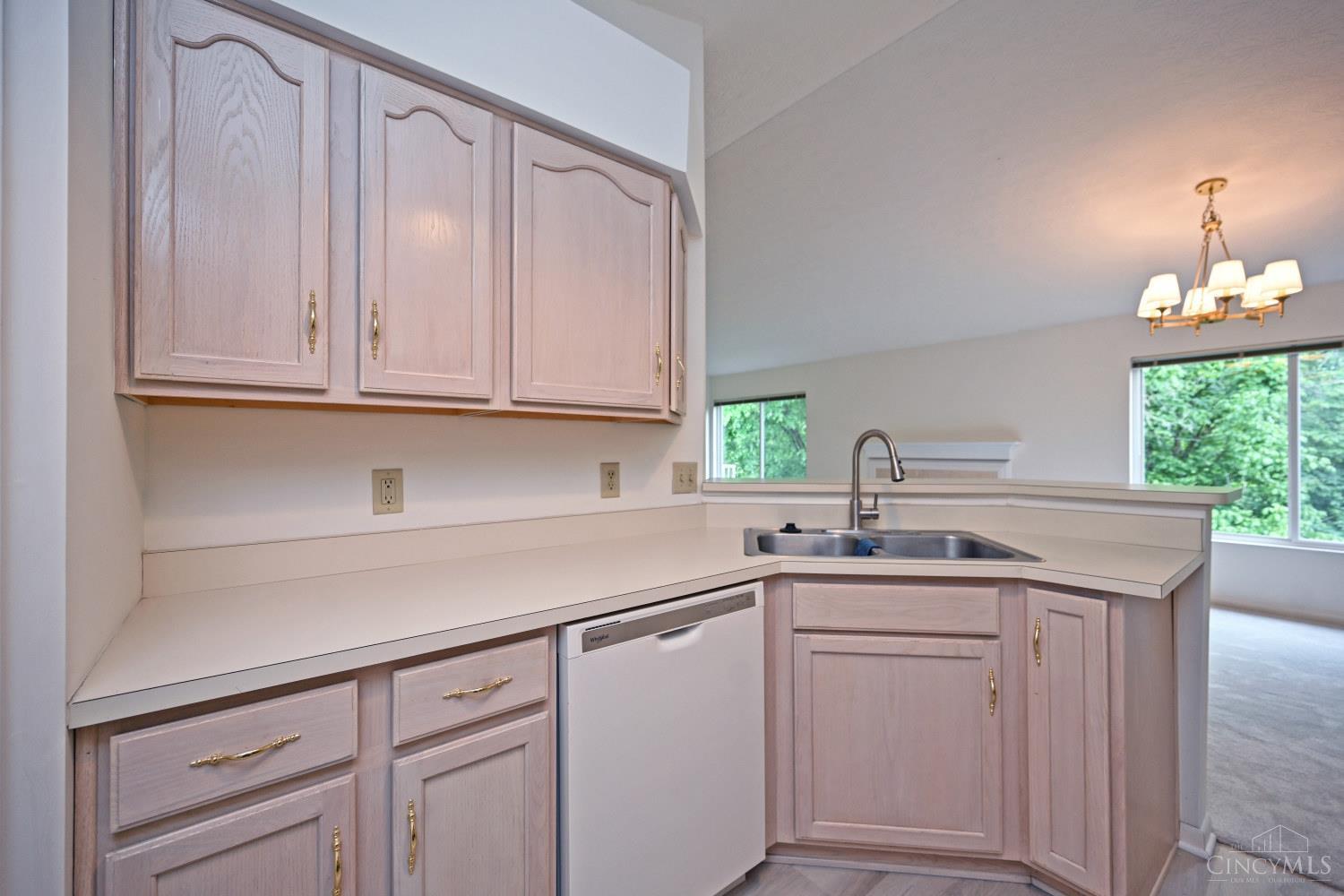 7905 Ramble View, Unit 301 Cincinnati, OH 45231 - Photo 18 of 44