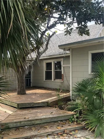 $2,500 | 325 East Oaks Avenue, Port Aransas, TX 78373