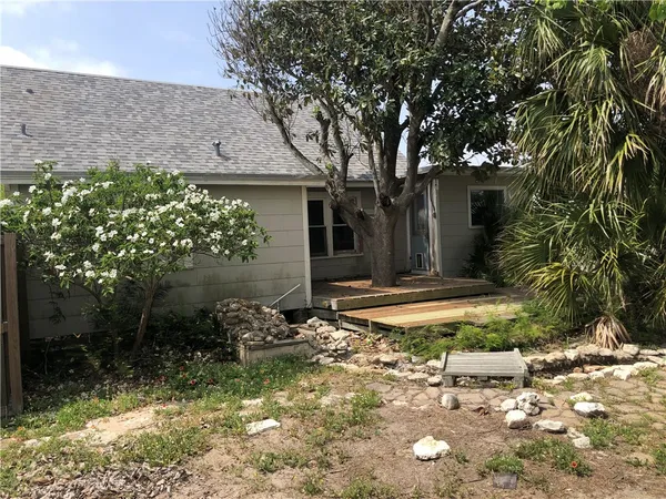 $2,500 | 325 East Oaks Avenue, Port Aransas, TX 78373