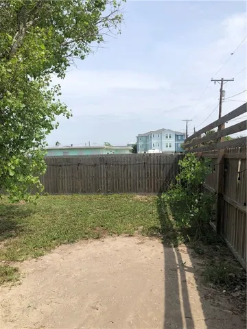 $2,500 | 325 East Oaks Avenue, Port Aransas, TX 78373