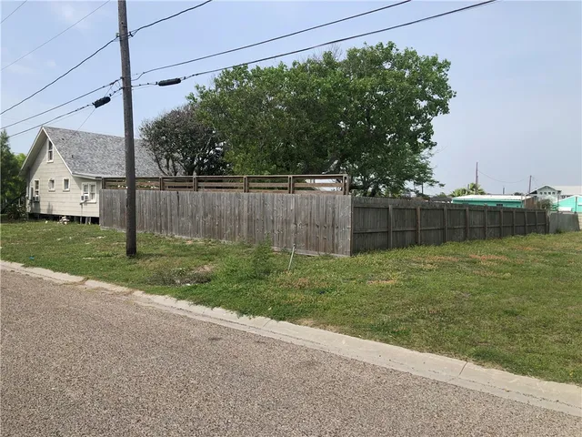 $2,500 | 325 East Oaks Avenue, Port Aransas, TX 78373