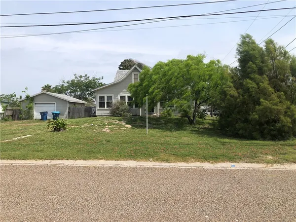 $2,500 | 325 East Oaks Avenue, Port Aransas, TX 78373