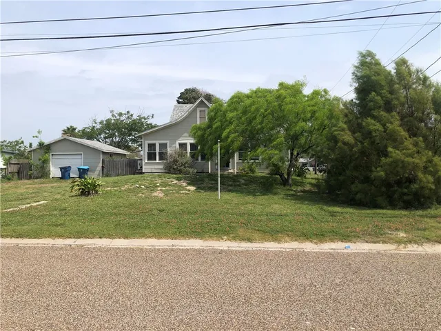 $2,500 | 325 East Oaks Avenue, Port Aransas, TX 78373