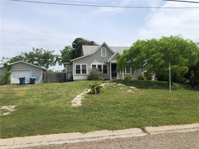 $2,500 | 325 East Oaks Avenue, Port Aransas, TX 78373