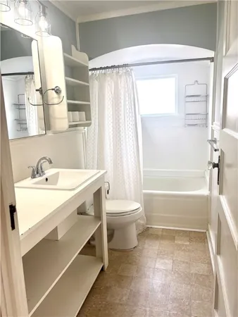 $2,500 | 325 East Oaks Avenue, Port Aransas, TX 78373