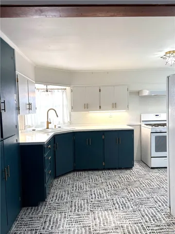 $2,500 | 325 East Oaks Avenue, Port Aransas, TX 78373