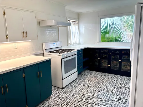 $2,500 | 325 East Oaks Avenue, Port Aransas, TX 78373