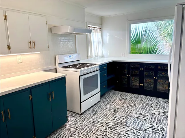 $2,500 | 325 East Oaks Avenue, Port Aransas, TX 78373