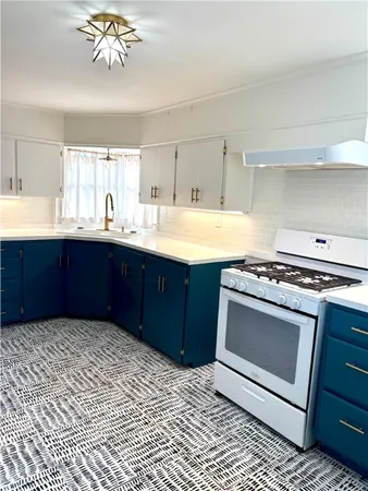 $2,500 | 325 East Oaks Avenue, Port Aransas, TX 78373