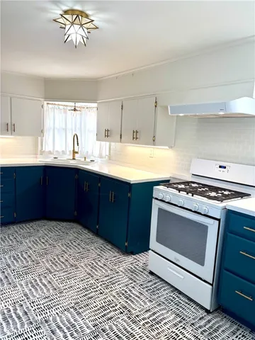 $2,500 | 325 East Oaks Avenue, Port Aransas, TX 78373