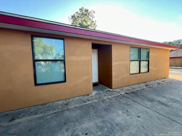 $985 | 1721 Quintana Road, Unit 101, San Antonio, TX 78211