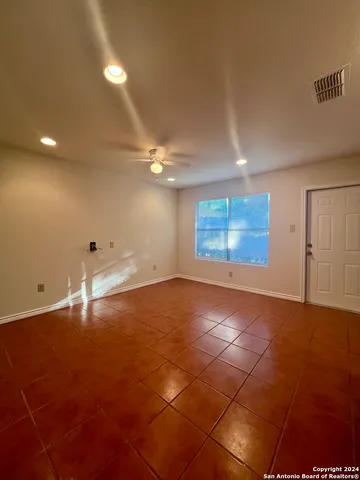 $985 | 1721 Quintana Road, Unit 101, San Antonio, TX 78211