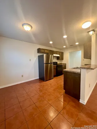 $985 | 1721 Quintana Road, Unit 101, San Antonio, TX 78211