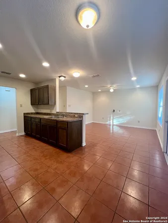 $985 | 1721 Quintana Road, Unit 101, San Antonio, TX 78211