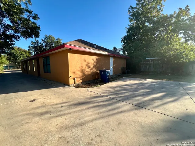 $985 | 1721 Quintana Road, Unit 101, San Antonio, TX 78211