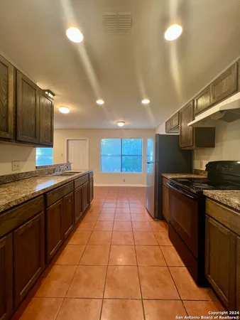 $985 | 1721 Quintana Road, Unit 101, San Antonio, TX 78211