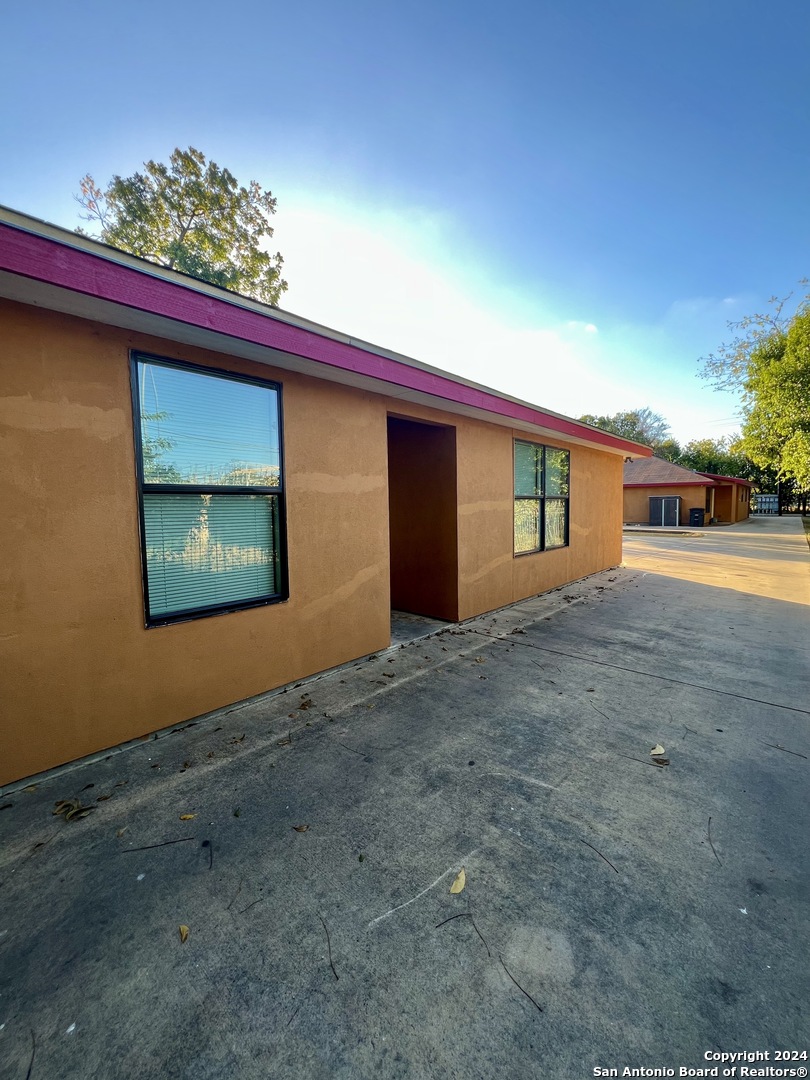 1721 Quintana Road, Unit 101 San Antonio, TX 78211 - Photo 4 of 38