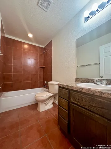 $985 | 1721 Quintana Road, Unit 101, San Antonio, TX 78211