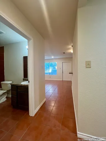 $985 | 1721 Quintana Road, Unit 101, San Antonio, TX 78211