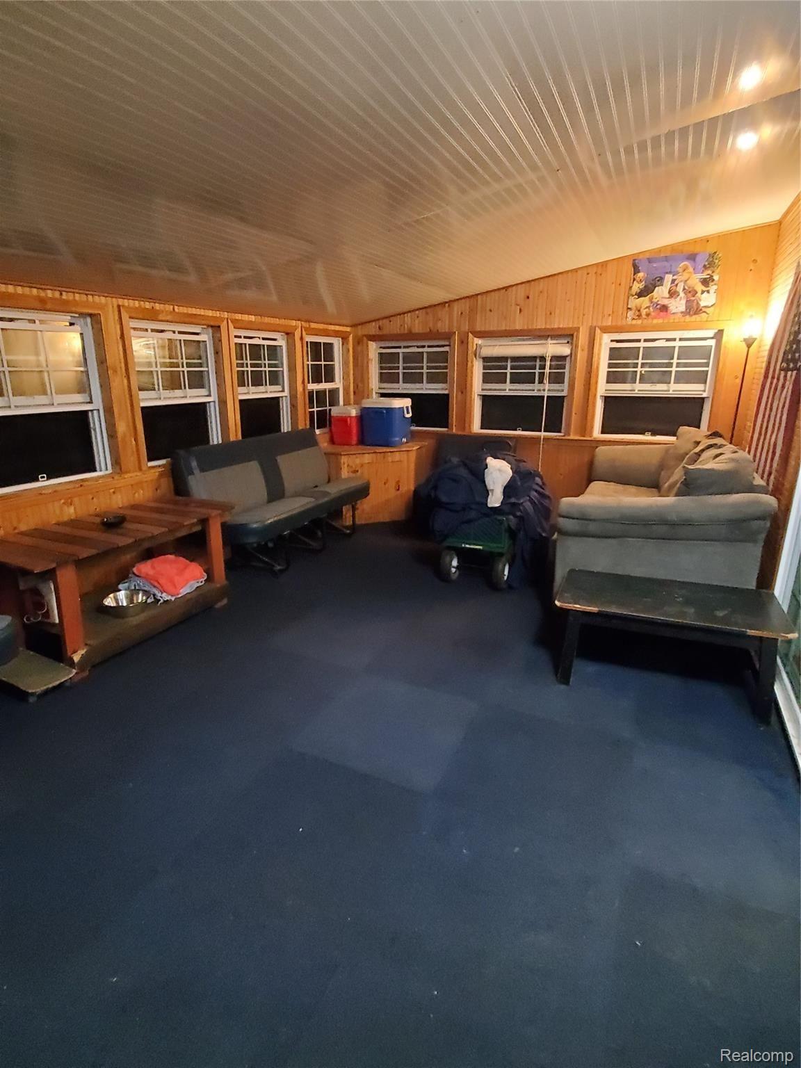 5362 North Vassar Road Flint, MI 48506 - Photo 20 of 34 20190916_211123.jpg