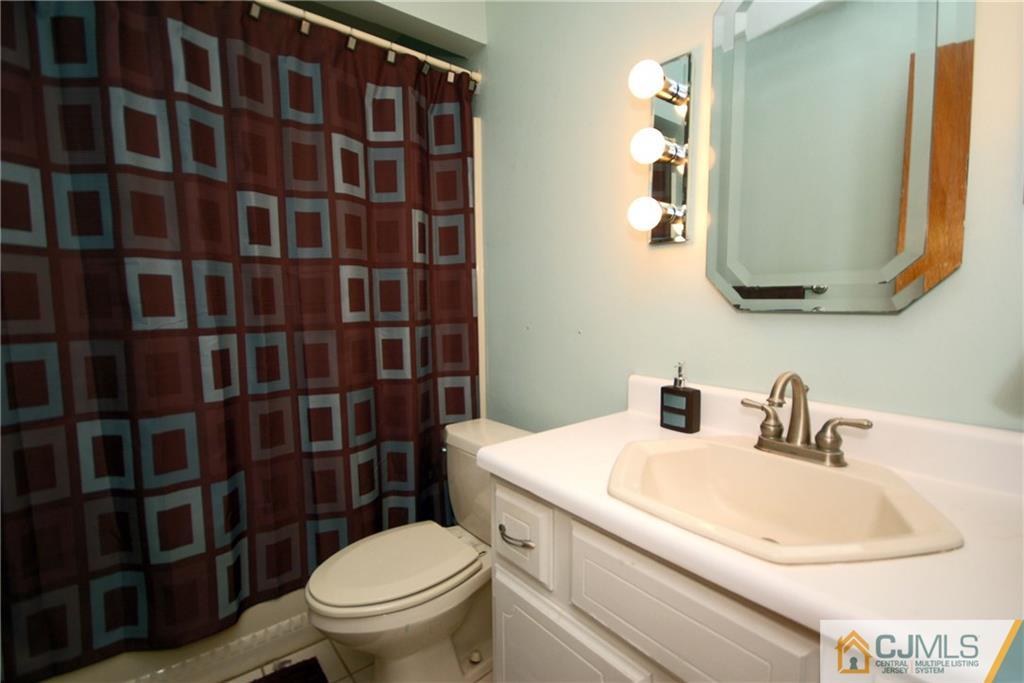 33 Stony Road Edison, NJ 08817 - Photo 2 of 25 a bathroom with a sink toilet and shower