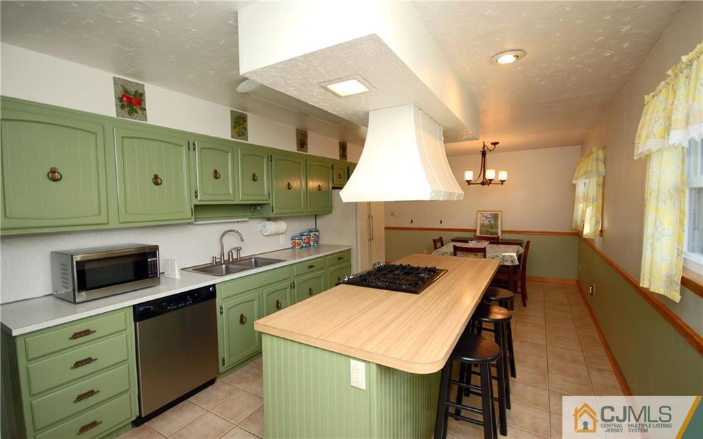 33 Stony Road Edison, NJ 08817 - Photo 13 of 25 a kitchen with a stove a sink and a refrigerator