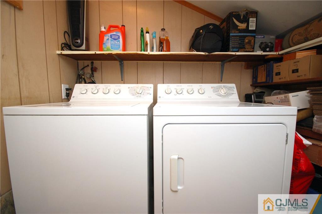 33 Stony Road Edison, NJ 08817 - Photo 16 of 25 a utility room with dryer and washer