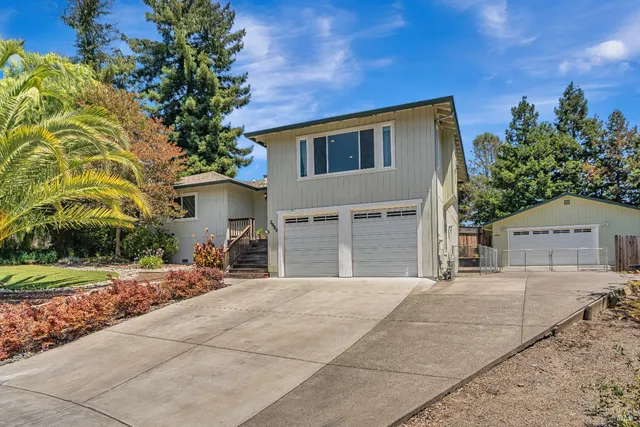 $880,000 | 2080 Mt Olive Way, Santa Rosa, CA 95404