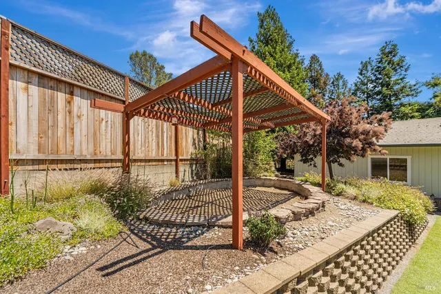 $880,000 | 2080 Mt Olive Way, Santa Rosa, CA 95404